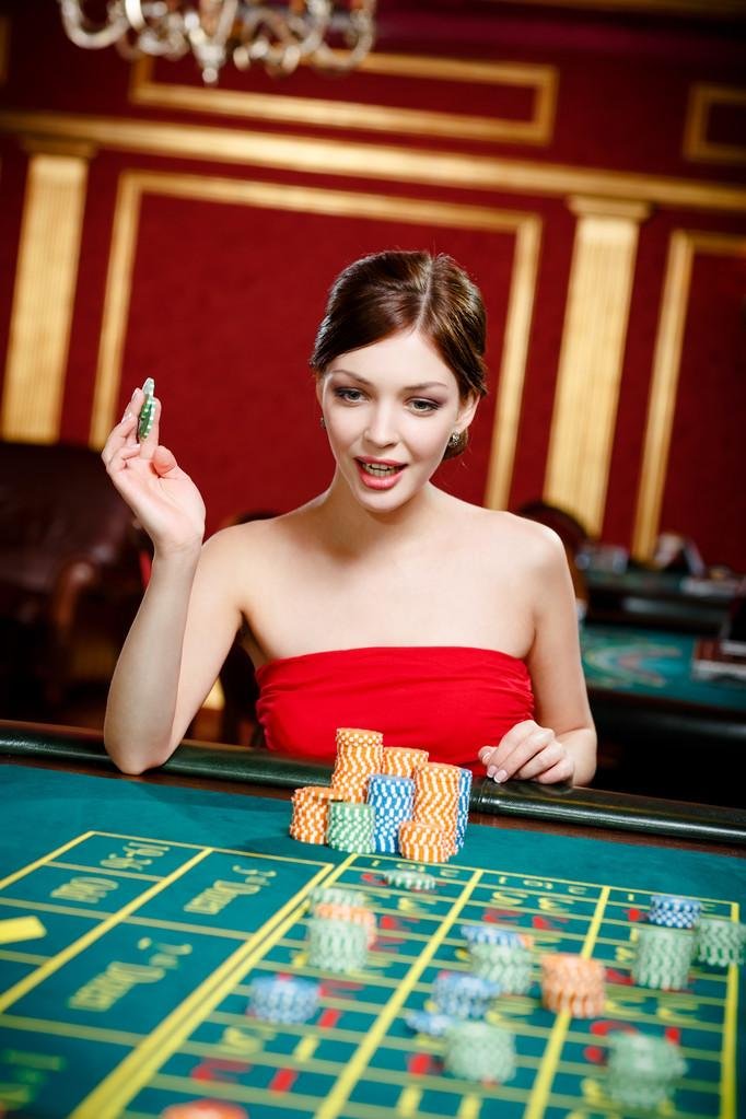 Live casino interaktif dengan dealer dan permainan real-time di kakekslot